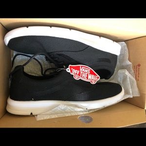 NWT Vans tennies Men’s 9.5 Women’s 11